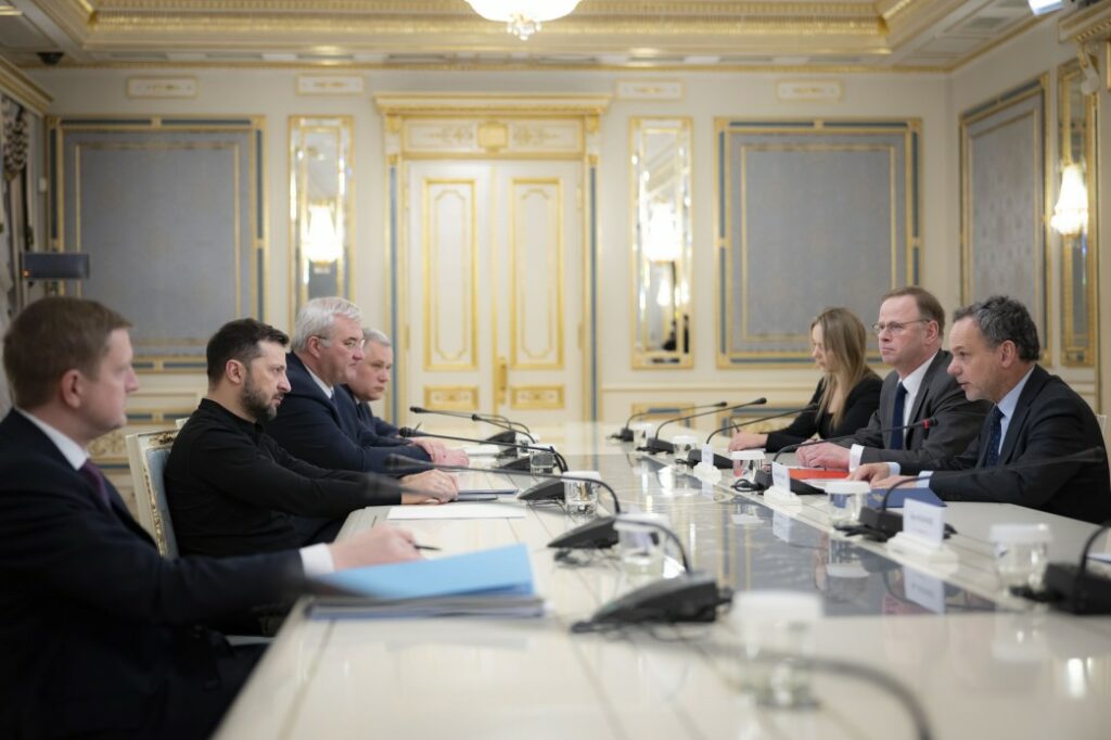 Президент України Володимир Зеленський зустрівся з Міністром закордонних справ Нідерландів Каспаром Велдкампом, який перебуває в Україні з візитом