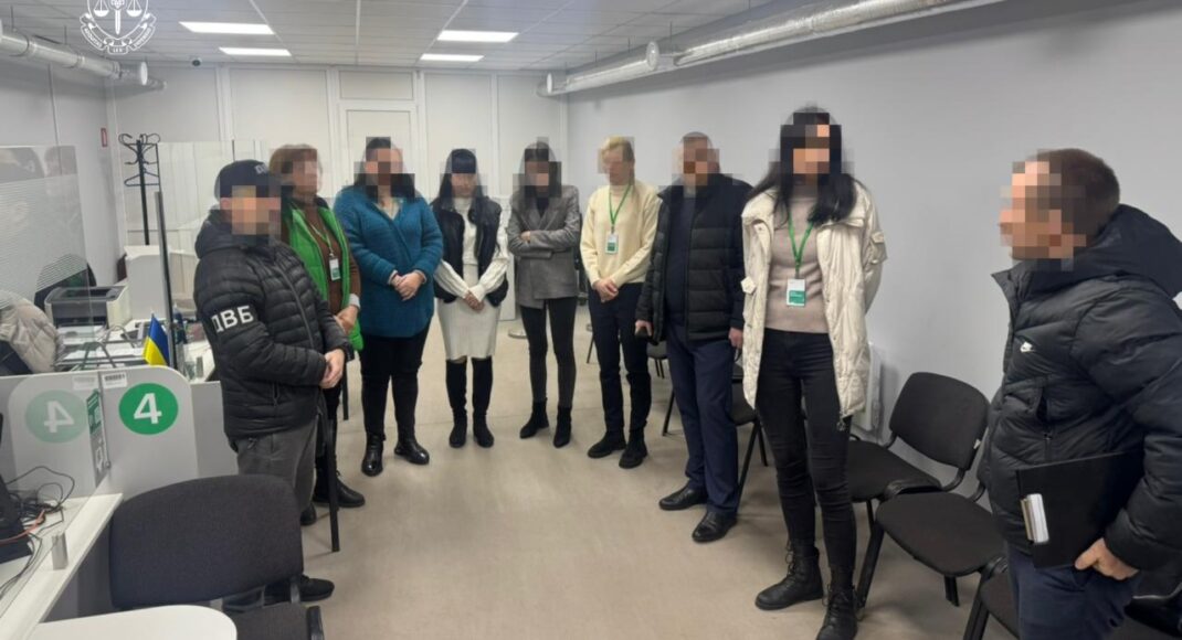 Прокурори Луганщини взяли участь у викритті корупційних схем співробітників сервісних центрів МВС і правоохоронців (фото)