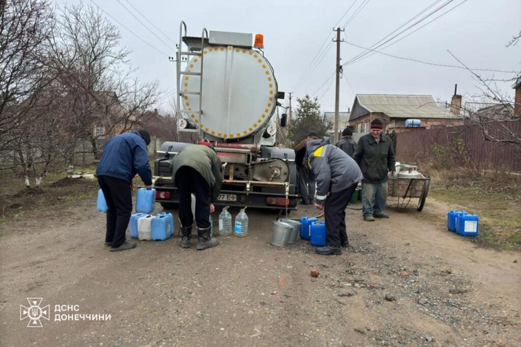 Рятувальники Донеччини доставили питну воду до прифронтової Костянтинівки