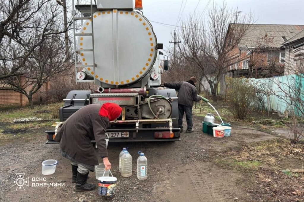 Рятувальники Донеччини доставили питну воду до прифронтової Костянтинівки
