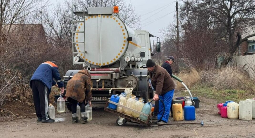 Рятувальники Донеччини доставили питну воду до прифронтової Костянтинівки (фото)