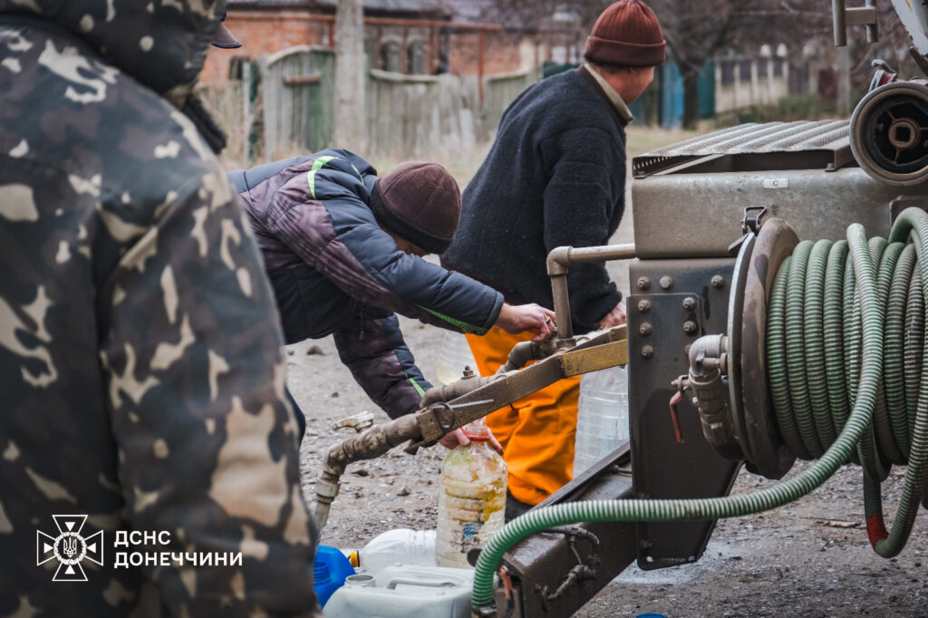 Рятувальники Донеччини доставили питну воду жителям Костянтинівки