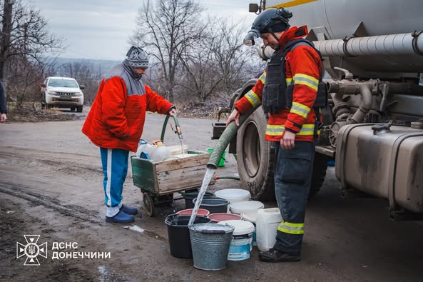 Рятувальники Донеччини доставили питну воду жителям Костянтинівки