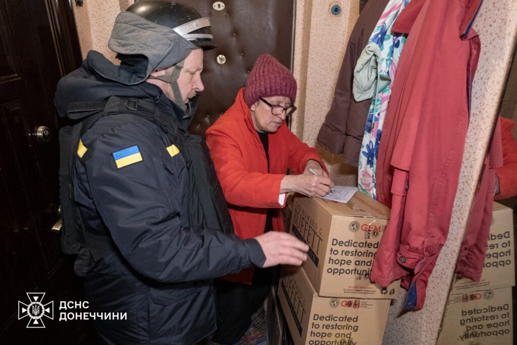Рятувальники доставили 13 700 кг гуманітарної допомоги мешканцям прифронтових населених пунктів Донеччини