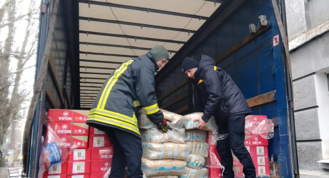 Спасатели доставили 20 тонн гуманитарной помощи для жителей прифронтовой зоны в Донецкой области
