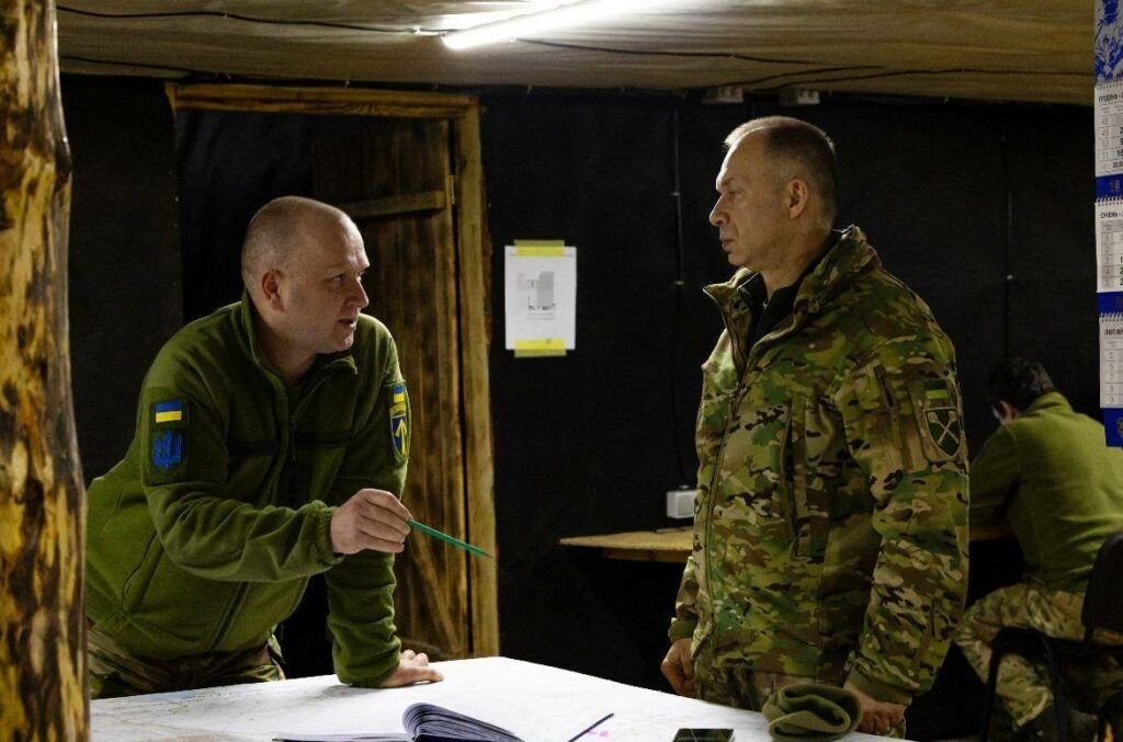 Сирський провів роботу у командних пунктах на Покровському напрямку (фото)