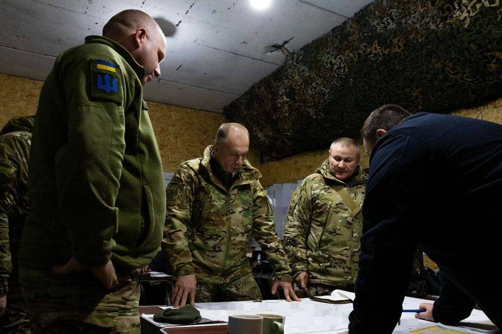 Сирський провів роботу у командних пунктах на Покровському напрямку (фото)