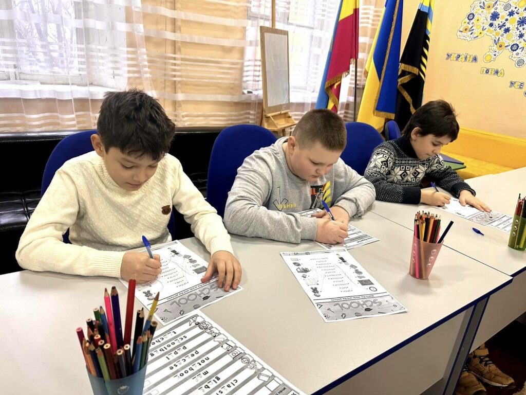 У Дніпрі для дітей з Торецької громади проводять заняття з англійської мови