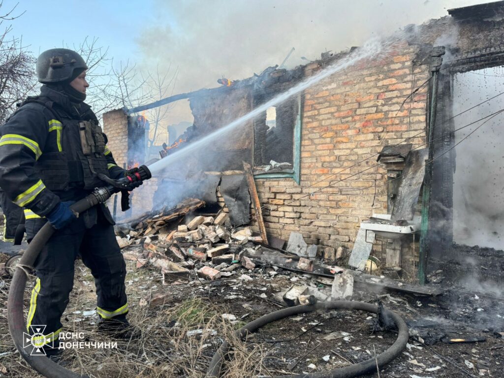 У Лимані рятувальники ліквідували пожежу господарчої споруди