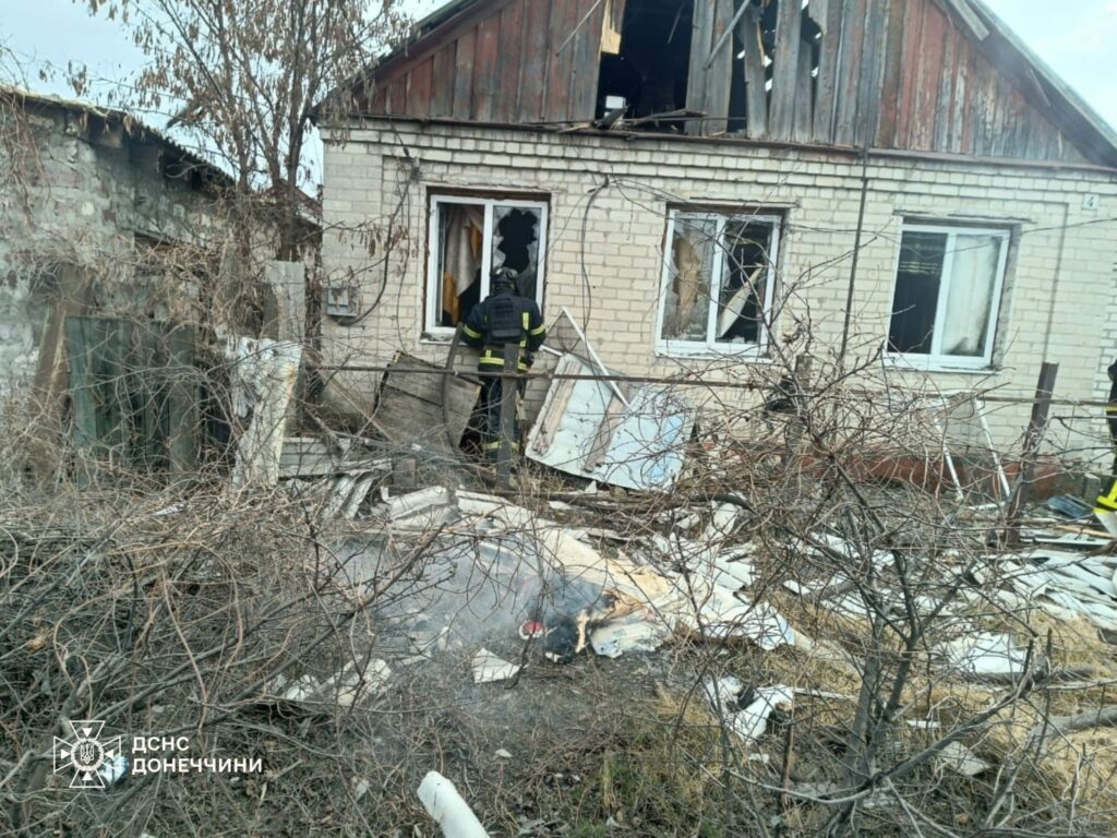 У Лимані рятувальники ліквідували пожежу, яка виникла внаслідок обстрілу