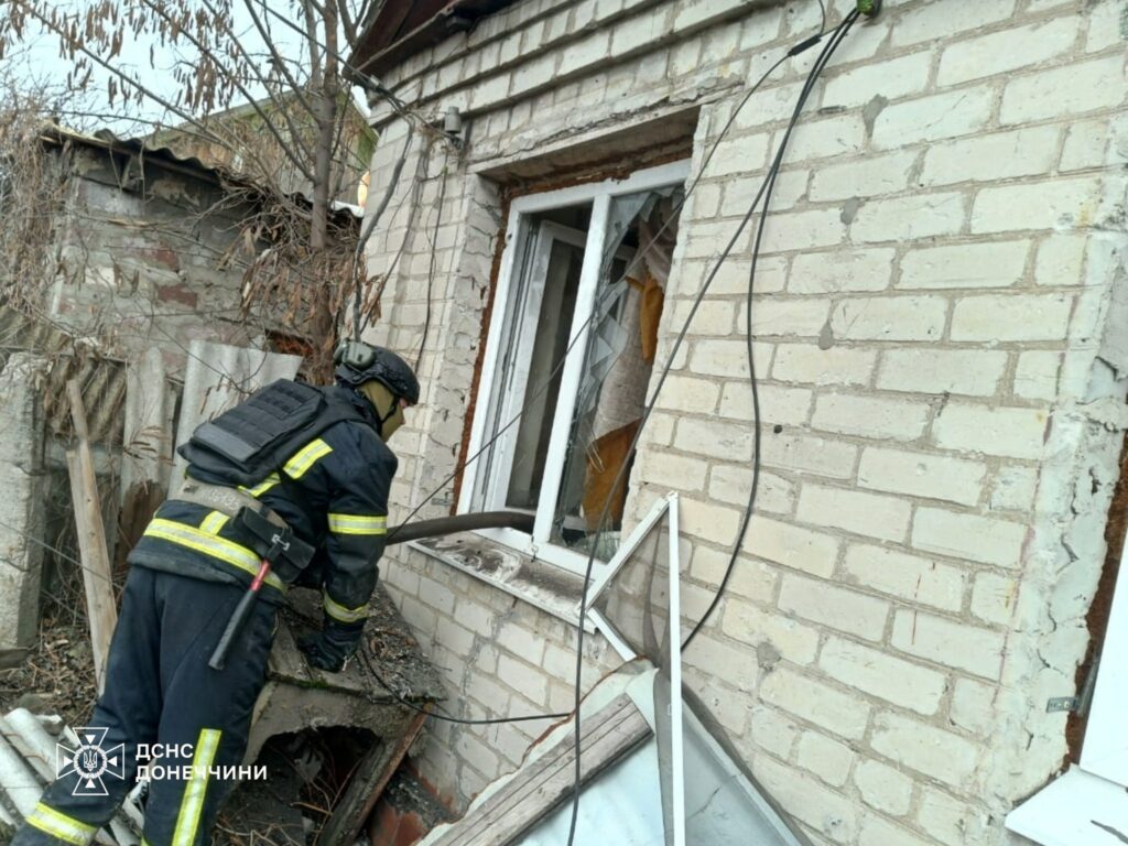 У Лимані рятувальники ліквідували пожежу, яка виникла внаслідок обстрілу