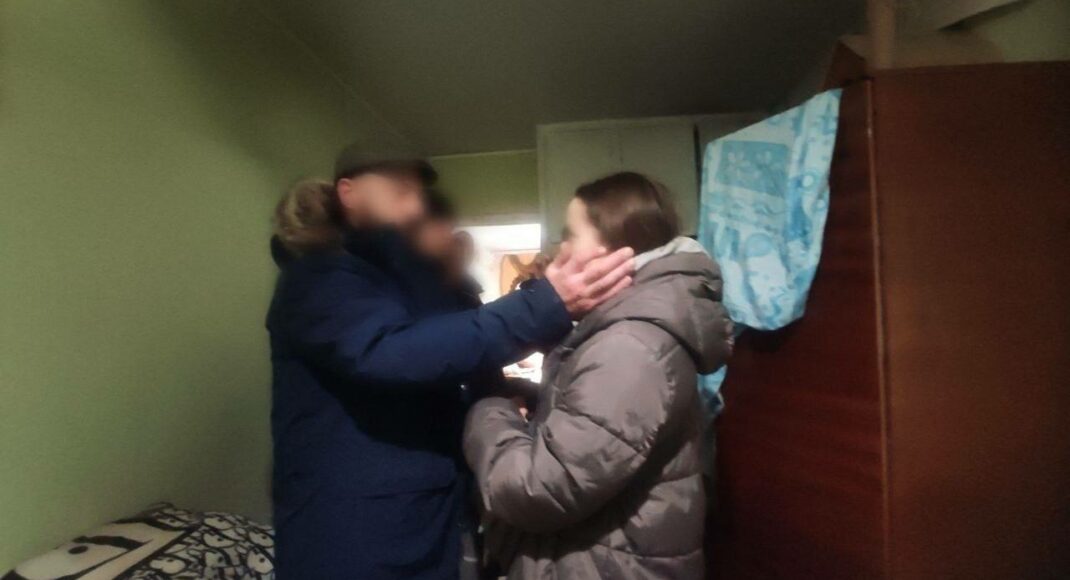 В окупованому Маріуполі чоловік побив до смерті свою співмешканку