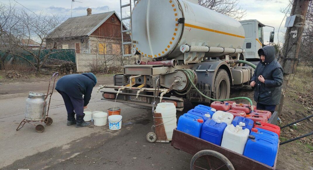 Вчера спасатели доставили почти 90 тонн воды жителям прифронтовых населенных пунктов в Донецкой области