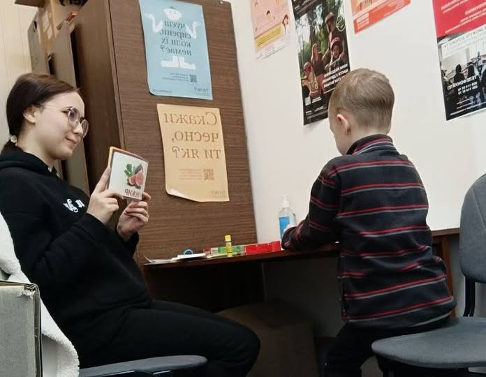 В Ивано-Франковске логопед проводит занятия для ВПЛ с Луганщины
