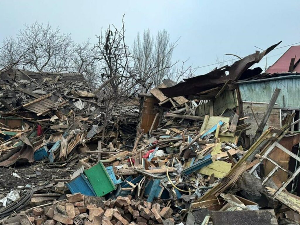 Ворог скинув три авіабомби на житлову забудову Костянтинівки
