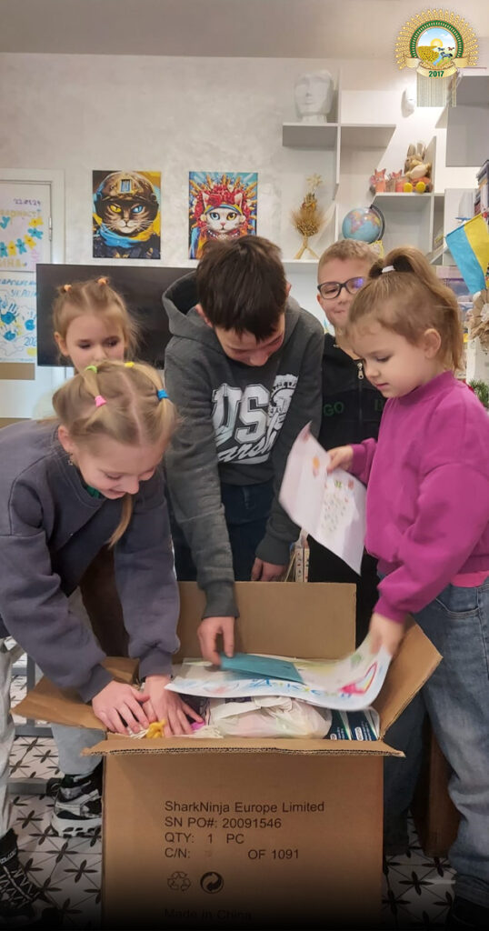 Вихованці гуртків освітнього простору Біловодської СВА передали допомогу та новорічні вітання захисникам