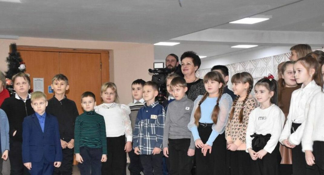 На ВОТ во время детских праздников оккупанты демонстрируют трехминутное "новогоднее обращение" путина