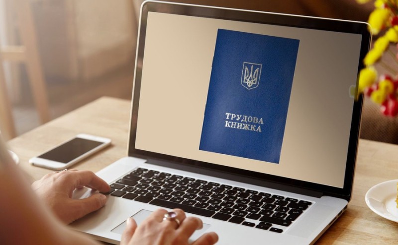 На Донеччині вже зацифрували майже 276 тис. паперових трудових книжок