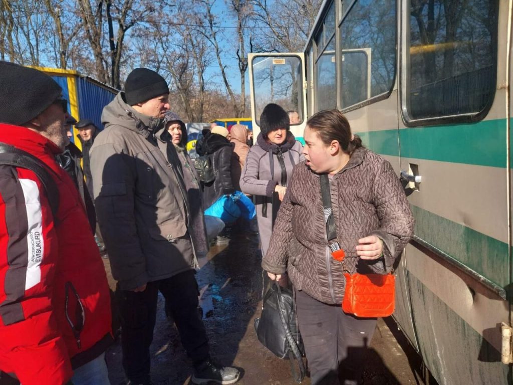 Очередной эвакуационный поезд с жителями Донбасса отправился на Буковину