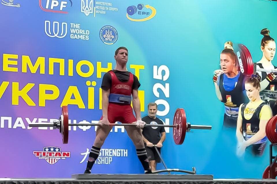 Декілька медалей вибороли луганські юніори на чемпіонаті країни з пауерліфтингу