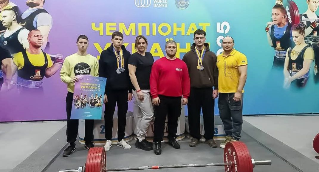 Декілька медалей вибороли луганські юніори на чемпіонаті країни з пауерліфтингу