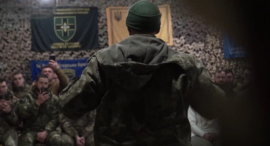 Козак Сіромаха та співак Суров зробили на Донеччині концерт прикордонникам з "Помсти" (відео)
