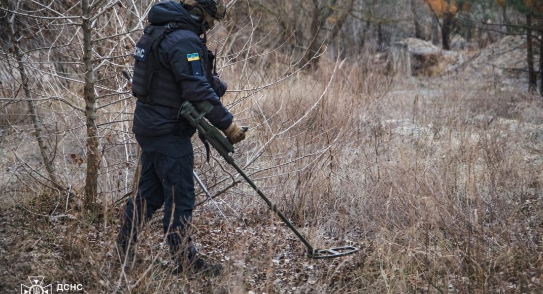 Минулої доби піротехніки ДСНС вилучили 5 вибухонебезпечних предметів на Донеччині