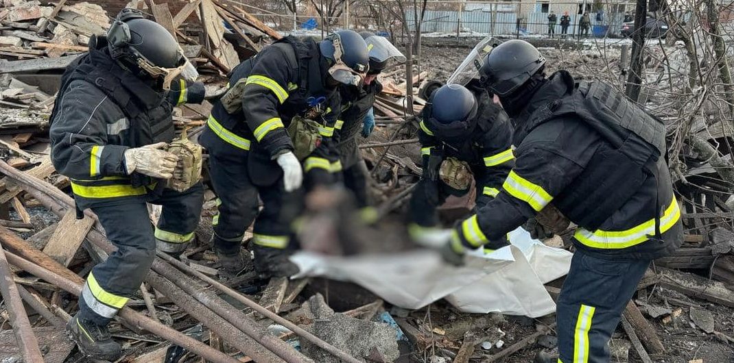 Російська авіація ударила по Миколаївці на Донеччині, забрала життя чоловіка (фото)