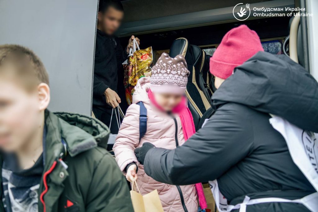Ще 8 українських дітей вдалося повернути додому