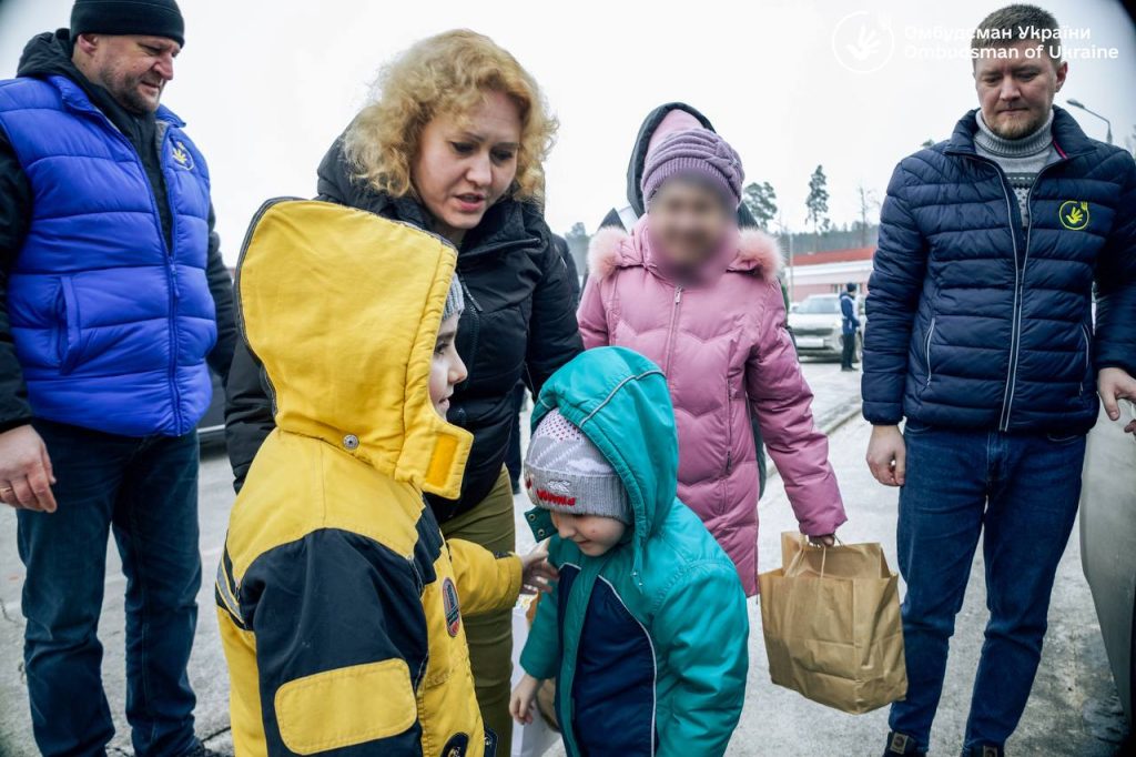 Ще 8 українських дітей вдалося повернути додому