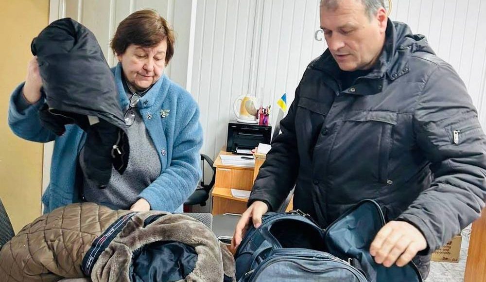 У Дніпрі видають речі для дітей і дорослих переселенців
