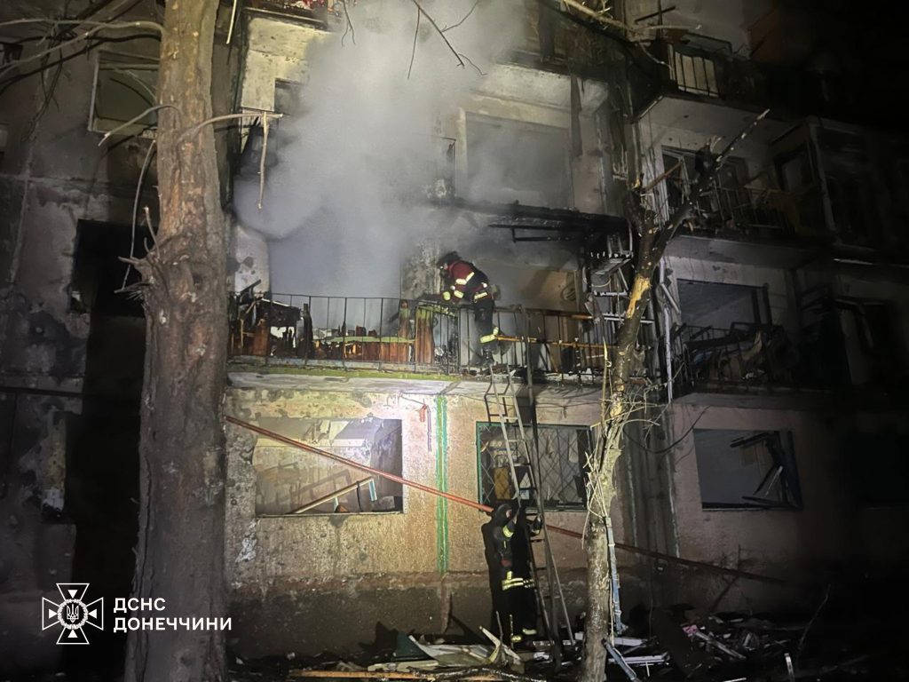 У Костянтинівці рятувальники залучались до ліквідації пожеж, які виникли внаслідок обстрілу