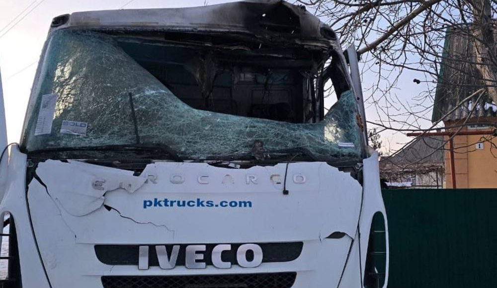 В Константиновке российские войска ударили с FPV-дрона по спасателям, которые везли воду людям (фото)