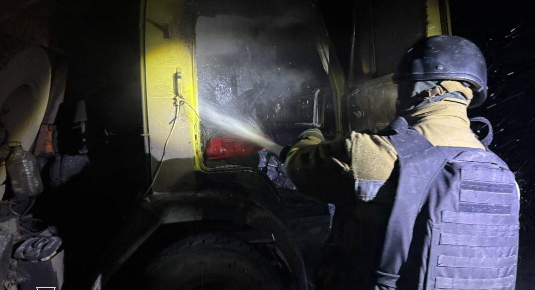 У Лимані горів вантажний автомобіль: надзвичайники ліквідували пожежу