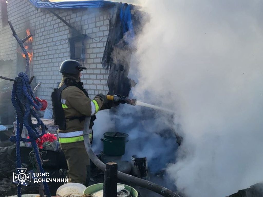 У Лимані рятувальники ліквідували пожежу в приватному житловому будинку