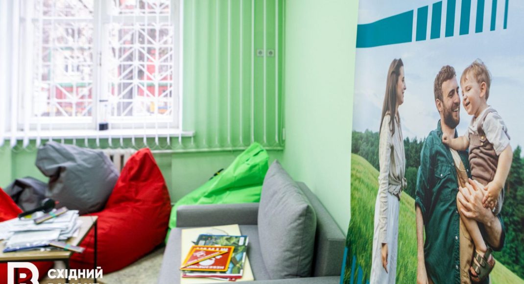 Гуманитарную и медицинскую помощь оказывают переселенцам из Мариуполя в Киеве