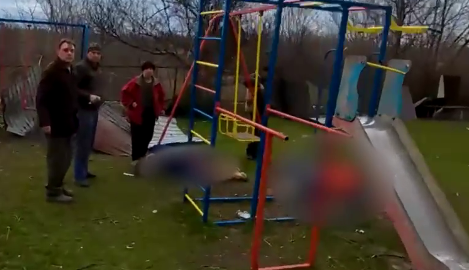 У поліції показали перші хвилини з місця загибелі мами та доньки в Куртівці Краматорського району (відео)
