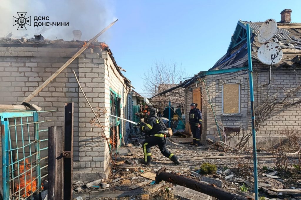 Російський авіаудар зруйнував будинок у Родинському на Донеччині