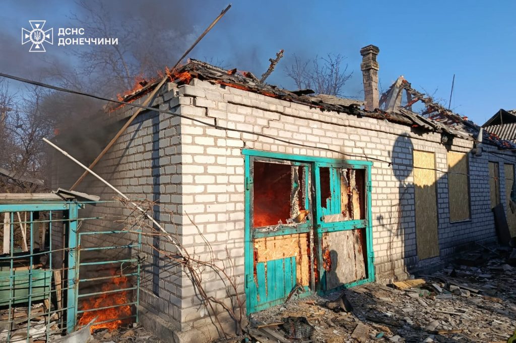 Російський авіаудар зруйнував будинок у Родинському на Донеччині