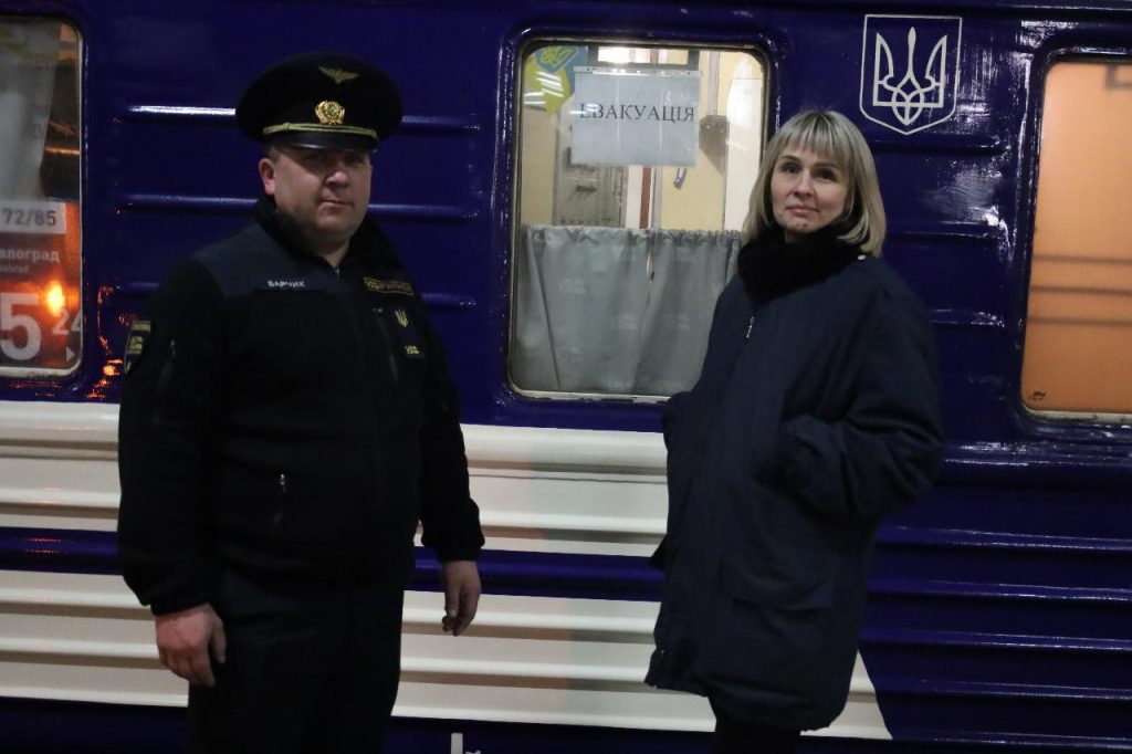 Укрзалізниця продовжує евакуювати жителів прифронтової Донеччини
