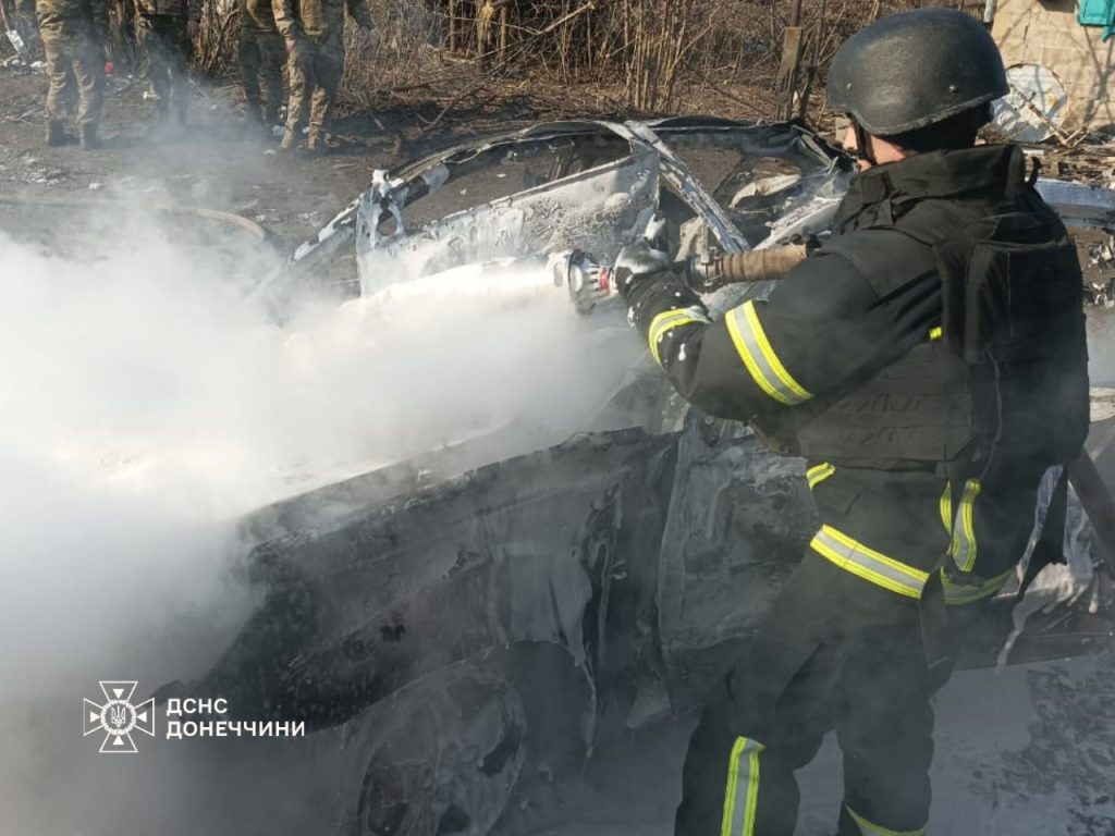 Унаслідок російського удару загорівся автомобіль у селі Волноваського району