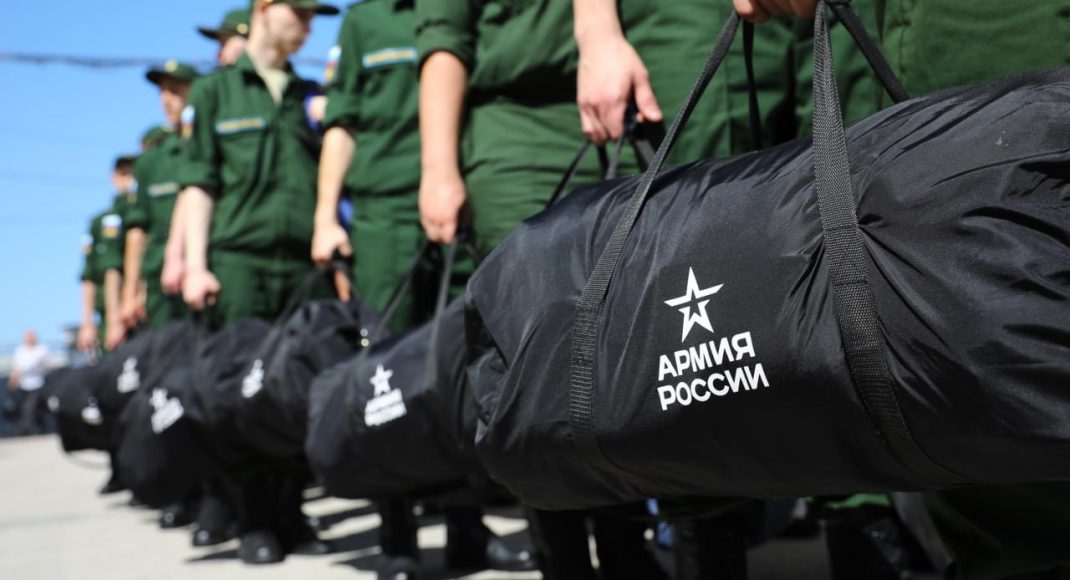 На оккупированной Луганщине с 1 апреля на службу в армии рф будут призывать 18-летних