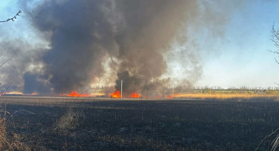 Спасатели ликвидировали пожары после обстрелов в Лимане и Константиновке