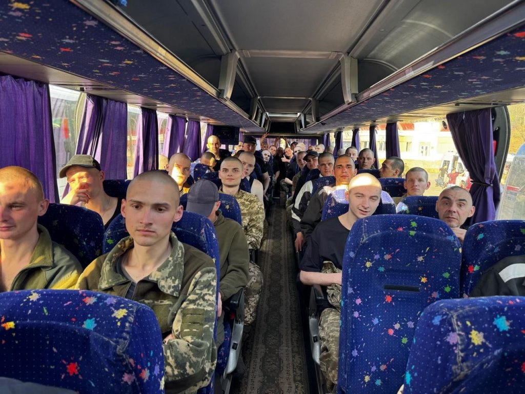Еще 277 воинов вернулись домой из русского плена.