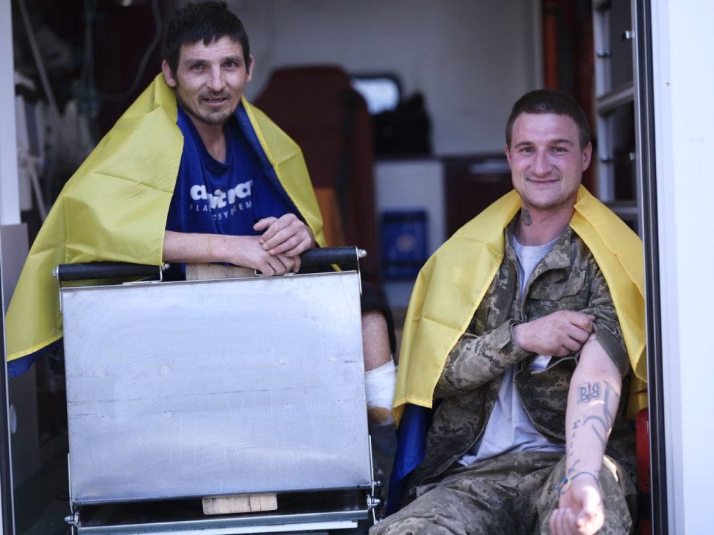 Еще 277 воинов вернулись домой из русского плена.