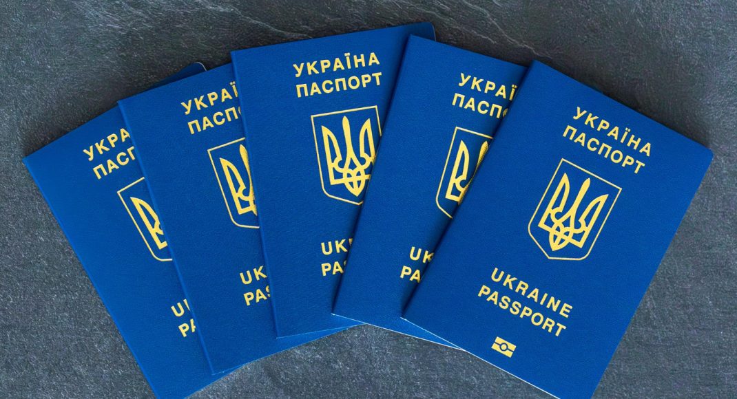 Правительство приняло решение, упрощающее постановку на учет мужчин за границей