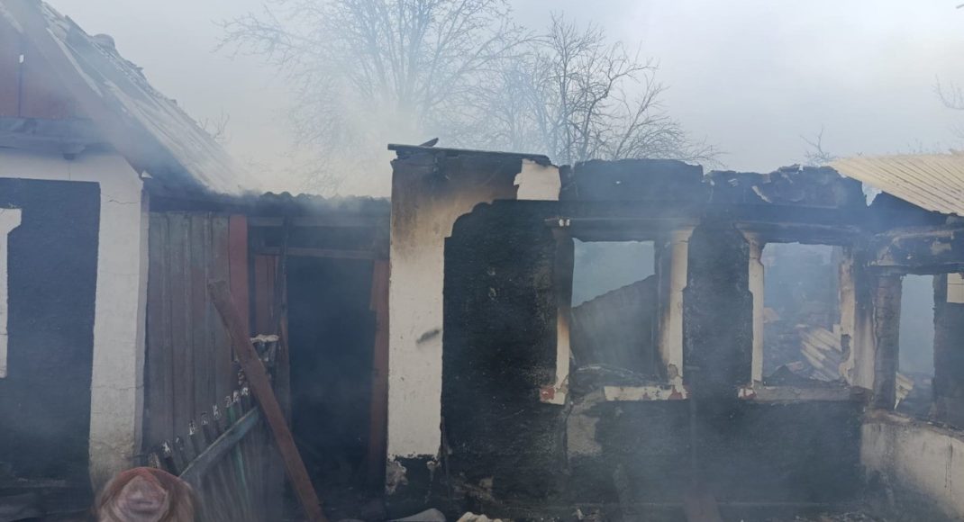 У Красному Лимані на Донеччині серед завалів дістали фрагменти неідентифікованих тіл (фото)