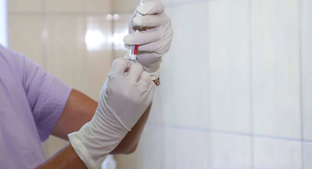 Росіяни тестують несертифіковані вакцини на дітях окупованого Луганська