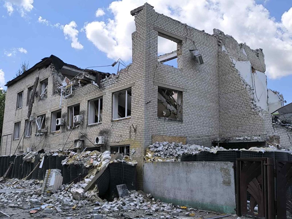 Газівники Донеччини показали, зруйновану росіянами будівлю міськгазу в Покровську