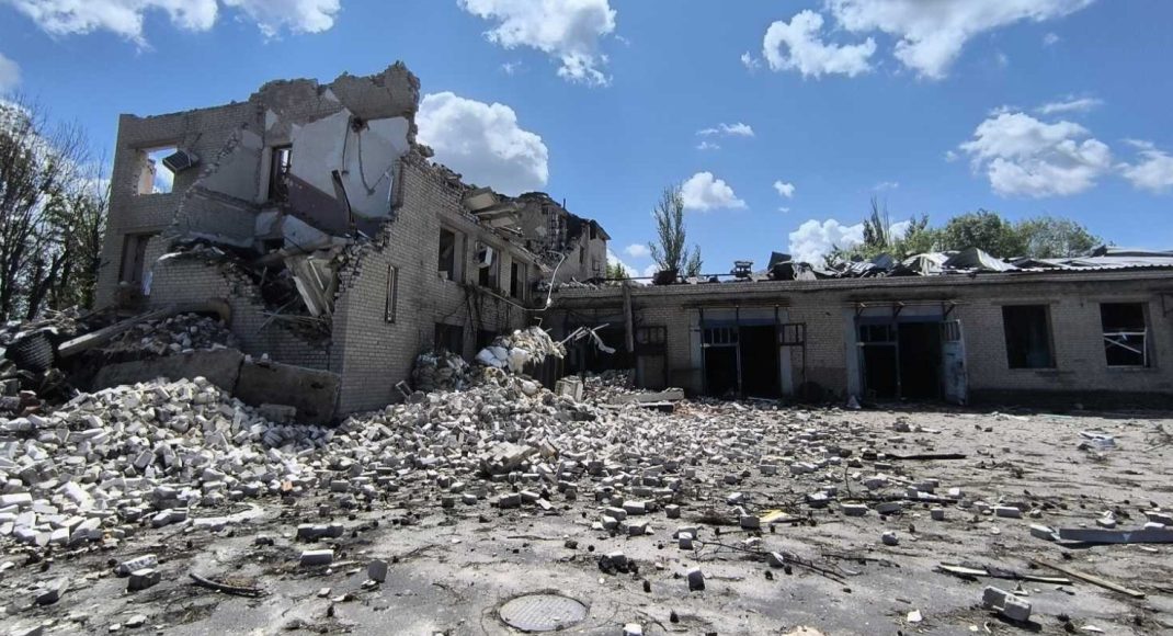 Газівники Донеччини показали зруйновану росіянами будівлю міськгазу в Покровську (фото)